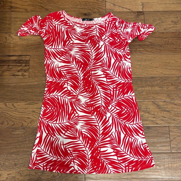Yala Dresses & Skirts - Yala 95% Bamboo Red and White Leaf Print Dress